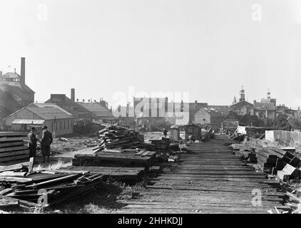 Dégagement de taudis à Uxbridge pour faire place à la nouvelle station de métro vers 1936 Banque D'Images