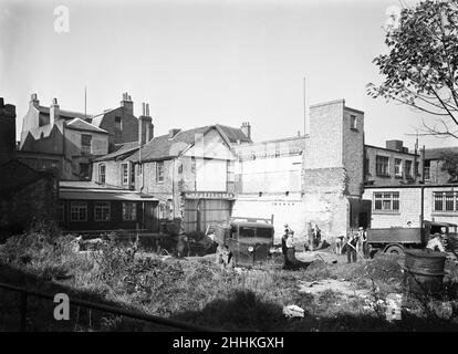 Dégagement de taudis à Uxbridge pour faire place à la nouvelle station de métro vers 1936 Banque D'Images