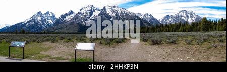 La gamme de Teton de la participation du groupe de la cathédrale, dans le parc national de Grand Teton, Wyoming, panorama Banque D'Images