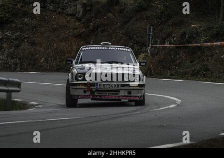 Belle BMW classique E30 320i sur un rallye d'asphalte à Barcelone, Espagne Banque D'Images