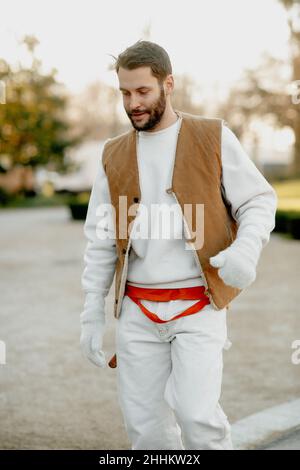 Paris, France, 24 janvier 2022, Street style,Simon porte Jacquemus arrivée au salon Schiaparelli Printemps été 2022 haute Couture, tenu au petit Palais, Paris, France, le 24 janvier 2022.Photo de Marie-Paola Bertrand-Hillion/ABACAPRESS.COM Banque D'Images