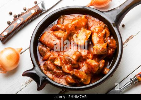 Viande frite aux champignons, rôti de bœuf de porc. Banque D'Images