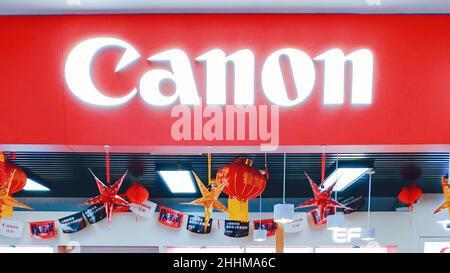 SHANGHAI, CHINE - 31 OCTOBRE 2019 - photo prise le 31 octobre 2019 montre un appareil photo Canon et d'autres équipements vidéo magasin à Shanghai, Chine.Le Japon peut Banque D'Images