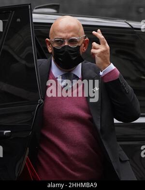 Le secrétaire à l'éducation Nadhim Zahawi arrive à Downing Street, Londres, avant la réunion hebdomadaire du Cabinet du gouvernement.Date de la photo: Mardi 25 janvier 2022. Banque D'Images