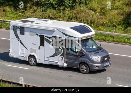 2019 640 Ford Transit Custom, 1995cc 6 speed Manual Chausson Bienvenue Motorhome; Caravans et Motorhomes, camping-cars sur les routes de Grande-Bretagne, véhicule de loisirs RV, vacances en famille, vacances Caravanette, vacances caravane Touring,Conversions de fourgonnettes, autohome Vanagon, Banque D'Images