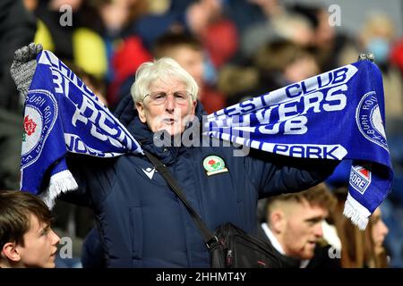 BLACKBURN, ROYAUME-UNI.JAN 24th Blackburn Rovers fans avant le match de championnat Sky Bet entre Blackburn Rovers et Middlesbrough à Ewood Park, Blackburn, le lundi 24th janvier 2022.(Credit: Eddie Garvey | MI News) Credit: MI News & Sport /Alay Live News Banque D'Images