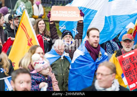 Tous les manifestants sous une seule bannière participent à la « manifestation d'urgence - Sack Johnson, End Tory Rule, Independence Now » à Glasgow alors que le premier ministre est confronté à des appels à la démission.Crédit: Euan Cherry Banque D'Images