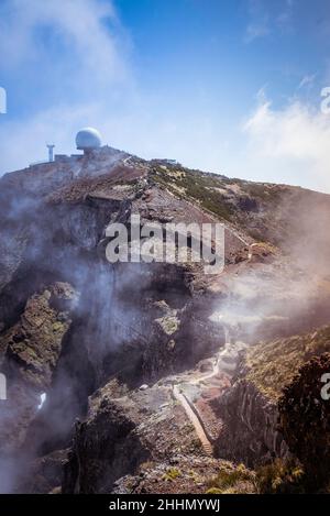 Radarstation sur la montagne Pico Arieiro, Banque D'Images