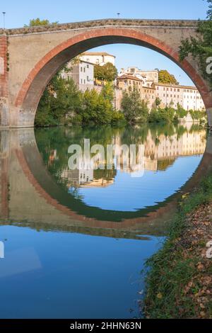 Ponte della Concordia, Pont de la Concorde, Fossombrone, Marche, Italie,Europe Banque D'Images