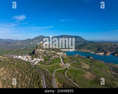 Municipalité de Zahara de la Sierra dans la comarca des villages blancs de la province de Cadix, Espagne Banque D'Images