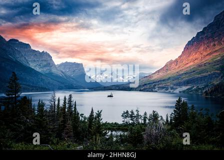 Lac Saint Mary dans le parc national des Glaciers, Montana Banque D'Images