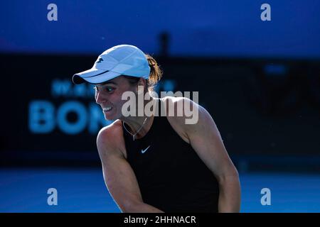 Ukrainian Anhelina Kalinina en action pendant l'Open d'Australie 2022 Round 1 Match du Grand Chelem contre l'américain Jessica Pegula à la Cour No 5 du Parc Olympique de Melbourne.Score final; Jessica Pegula gagne 2 ensembles pour un avec un score de 4:6, 7:6, 7:5 contre Anhelina Kalinina. Banque D'Images