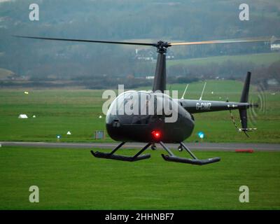 Un hélicoptère arrive sur terre à l'aéroport de Brighton City, à Shoreham-by-Sea Banque D'Images