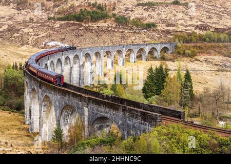 Le viaduc de Glenfinnan est un viaduc ferroviaire sur la ligne West Highland à Glenfinnan, Inverness-shire, en Écosse, le viaduc a été utilisé comme emplacement Banque D'Images