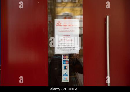 Signez sur les portes du restaurant pour vous conformer aux 2g règles le 25 janvier 2022 à Starnberg, en Bavière.Tandis que les infections Covid augmentent rapidement en raison de la variante Omicron.(Photo par Alexander Pohl/Sipa USA) Banque D'Images