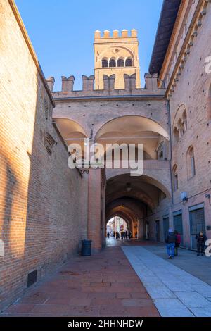 Paysage urbain, Vieille ville, vue de la place Piazza del Nettuno, Bologne Emilia Romagna, Italie, Europe Banque D'Images