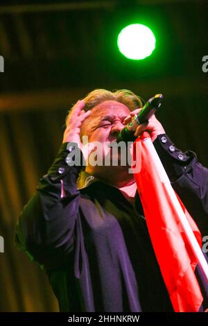 Schmied Loaf, Meat Loaf Tribute Band d'Allemagne avec le chanteur Gerhard Schmied agissant comme Meat Loaf.Concert à Kongresshalle Giessen, Allemagne, 17th décembre 2016 --- Fotocredit: Christian Lademann / lademann.media Banque D'Images