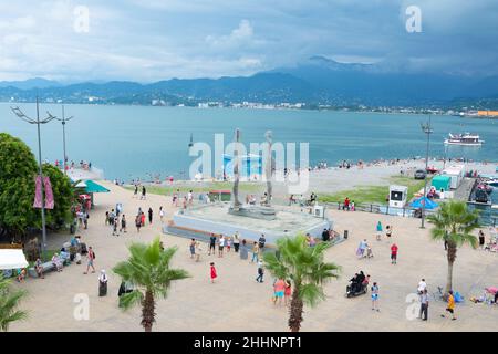 Batumi, Géorgie - 06 août 2018 : la statue d'Ali et de Nino sur le remblai de Batumi.Géorgie. Banque D'Images