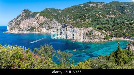 Plage de Paleokastritsa dans l'île de Corfou Iles Ioniennes Grèce, Europe Banque D'Images