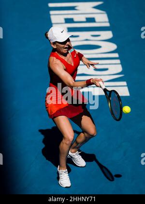 MELBOURNE, AUSTRALIE - JANVIER 24 : Simona Halep de Roumanie lors de son quatrième tour de rencontre des femmes célibataires lors de l'Open d'Australie 2022 à Melbourne Park le 24 janvier 2022 à Melbourne, Australie (photo d'Andy Astfalck/Orange Pictures) Banque D'Images