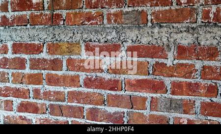 Structure incomplète d'une nouvelle maison en cours de construction en Inde. Nouveau mur fait de la brique dans le chantier de construction de bâtiment résidentiel. Campagne Inde Banque D'Images