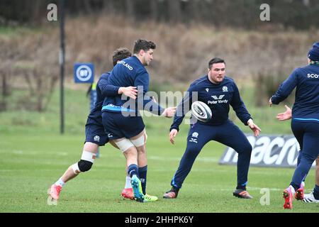 Oriam Sports Center Edinburgh.Scotland.UK.25th Jan 21 L/r Scotland Grant Gilchrist - Edinburgh Rugby & Zander Fagerson C Glasgow Warriors .Session d'entraînement de rugby en Écosse.Crédit : eric mccowat/Alay Live News Banque D'Images