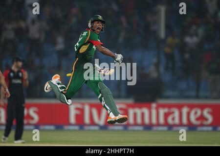 Chittagong, Bangladesh.11th mars 2011.Le joueur de cricket du Bangladesh, Shafiul Islam, a vu célébrer une victoire lors du match de 28th, la coupe du monde de cricket de l'ICC (International Cricket Council) entre l'Angleterre et le Bangladesh à Chittagong.Bangladesh a gagné par 2 bickets (avec 6 balles restantes).(Photo de MD Manik/SOPA Images/Sipa USA) crédit: SIPA USA/Alay Live News Banque D'Images