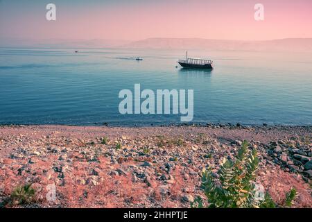 Vue magnifique sur la mer de Galilée dans la matinée. Temps avant le lever du soleil Banque D'Images