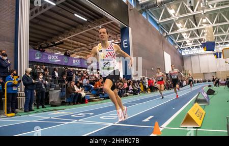 MANCHESTER - ANGLETERRE 23 JANV. 22: Aurele Vandeputte (bel) franchit la ligne d'arrivée pour gagner la course masculine 800m au Boxx United Manchester Indoor to Banque D'Images