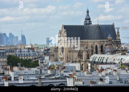Paris depuis le toit du Centre Pompidou.Vue de dessus de la capitale française. Banque D'Images