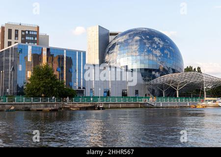 Kaliningrad, Russie - 30 juillet 2021 : extérieur du Musée de l'Océan mondial, un jour d'été Banque D'Images