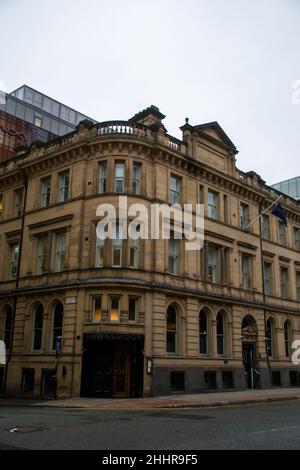 Bâtiment Hawksmoor Steakhouse à Deansgate, Manchester, construit dans une pierre jaune sablonneuse, avec des caractéristiques architecturales impressionnantes. Banque D'Images