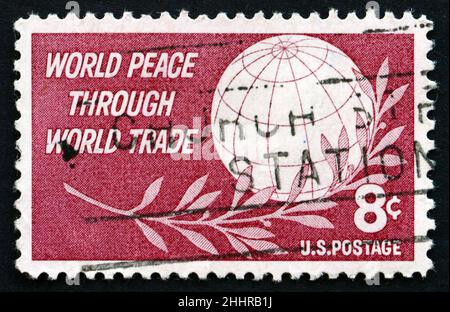 ÉTATS-UNIS D'AMÉRIQUE - VERS 1959 : un timbre imprimé aux États-Unis montre Globe and Laurel, la paix mondiale par le commerce mondial, vers 1959 Banque D'Images