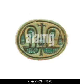 Scarab inscrit avec un motif décoratif ca.1479–1458 C.-B. Nouveau Royaume.Scarab inscrit avec un motif décoratif. CA.1479–1458 C.-B.Stéatite (émaillée).Nouveau Royaume.D'Égypte, haute Égypte, Thèbes, Deir el-Bahri, Temple de Hatshepsut,Dépôt de fondation 7 (G), fouilles de la MMA, 1926–27.Dynastie 18, tôt Banque D'Images