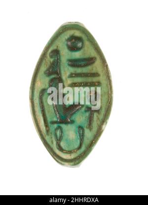 Cowroid inscrit seigneur des deux terres Maatkare (Hatshepsut), vivant ca.1479–1458 C.-B. Nouveau Royaume.Cowroid inscrit seigneur des deux terres Maatkare (Hatshepsut), vivant. CA.1479–1458 C.-B.Stéatite (émaillée).Nouveau Royaume.D'Égypte, haute Égypte, Thèbes, Deir el-Bahri, Temple de Hatshepsut,Dépôt de fondation 8 (H), fouilles de la MMA, 1926–27.Dynastie 18, tôt Banque D'Images