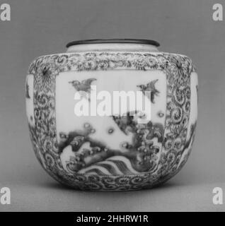 Pot avec couvercle 1820 Japon.Bol avec couvercle.Japon.1820. Porcelaine blanche décorée de bleu sous le vernis.Période Edo (1615–1868).Céramique Banque D'Images