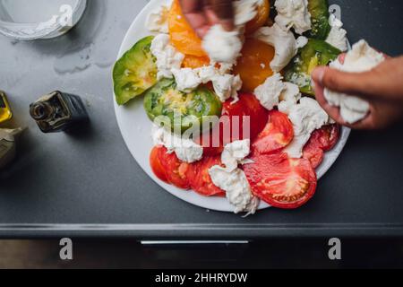 caprese heirloom salade de tomates camping balsamique mozzarella fromage Banque D'Images