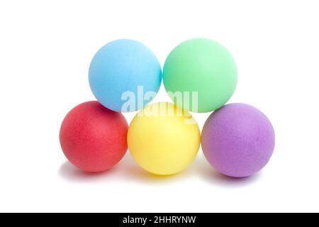 boule en plastique colorée isolée sur le blanc Banque D'Images
