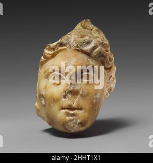 Tête de relief femelle en marbre 1st–2nd siècle A.D. Roman.Tête de relief femelle en marbre 251516 Roman, tête de relief femelle en marbre, 1st?2nd Century A.D., marbre, total: 3 1/2 x 2 1/2 x 2 3/4 po.(8,9 x 6,4 x 7 cm).Metropolitan Museum of Art, New York.Fletcher Fund, 1924 (24.97.89) Banque D'Images