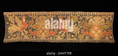 Barrière de rideau de lit du début du 19th siècle russe cet objet provient de la collection de Natalia de Shabelsky (1841-1905), une noble russe obligée de préserver ce qu'elle perçoit comme la disparition des traditions d'art populaire de son pays natal.Voyageant largement dans la Grande Russie, elle a recueilli beaucoup d'exemples fins de l'art textile de la classe paysanne riche.De la 1870s jusqu'à son déménagement en France en 1902, Shabelsky a amassé une grande collection de textiles ménagers tissés à la main et de vêtements opulents de fête avec une décoration riche et des motifs élaborés.Le musée de Brooklyn h Banque D'Images