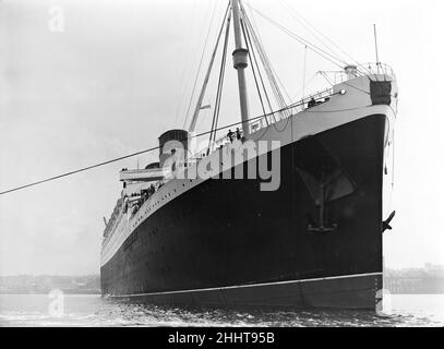 Le RMS Mauretania a amené la Tamise au quai du roi George V à Woolwich.Elle est le plus grand navire à jamais venir vers le haut de la Tamise pour décharger sa cargaison.6th août 1939. Banque D'Images