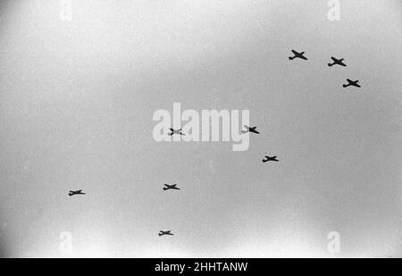 Alfieri.Hawker Hurricanes en formation.Octobre 2nd 1940. Banque D'Images