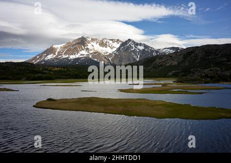 Nature immaculée avec lacs et montagnes au parc national de Perito Moreno, randonnée sur le circuit Azara, patagonie, Argentine Banque D'Images