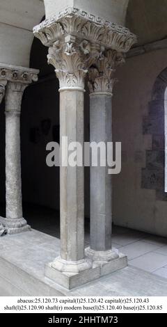 Base de colonne fin du 12th siècle français.Base de colonne.Français. Fin du 12th siècle.Pierre.Sculpture-architectural Banque D'Images