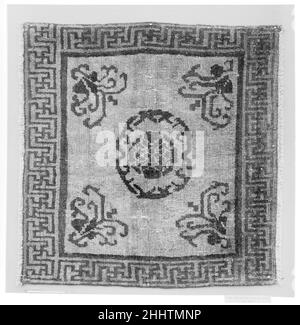 Housse de coussin ou tapis à agenouiller Chine du 18th au 19th siècle.Housse de coussin ou tapis pour genoux.Chine.18th–19th siècle.Fondation : chaîne et trame de coton; nouage de laine.Dynastie Qing (1644–1911).Textiles-tapis Banque D'Images