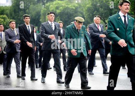 Les anciens combattants militaires défilent le jour de l'indépendance. Hommage aux forces armées brésiliennes troupes retirées de la Seconde Guerre mondiale, marchant dans la rue Banque D'Images