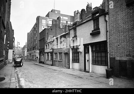 Vue sur Shepherd Street à Mayfair, centre de Londres.Circa 1948. Banque D'Images