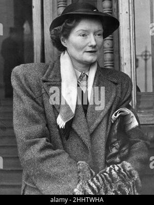 Le meurtre de Porthole 1947, James Camb a été reconnu coupable du meurtre de l'actrice Eileen Isabella Ronnie Gibson, 21 ans, nom de scène gay Gibson, par étranglement en mer, condamné à mort le 1948 mars, commuée à vie en prison, libéré en septembre 1959.Notre photo montre ..Mlle Eileen Field, hôtesse au château de Durban qui a trouvé la cabine d'Eileen Gibson déverrouillée et en désordre lorsqu'elle est allée la réveiller le matin le jour de sa disparition, le 17th novembre 1947. Banque D'Images