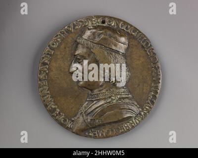 Médaille: Giovanni Antonio de' Conti modèle fin 15th siècle (éventuellement moulé 16th ou 17th siècle) style de Niccolò Fiorentino (Niccolò di Forzore Spinelli) Italien l'inverse porte un buste de Giovanni Antonio de' Conti, comte d'Urbecche et de Modigliana (1459 – 1501),Et l'inverse montre un aigle perché sur une branche avec thecoat d'armes de la famille Guidi de Romagne.Le surfaceis est usé mais montre des détails nets; l'ancienne fonte maydate du seizième ou dix-septième siècle.Médaille: Giovanni Antonio de' Conti 461142 Banque D'Images