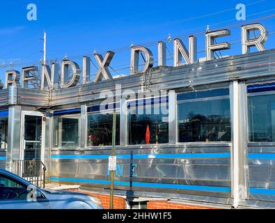 Hasbrouck Heights, NJ - États-Unis - 22 janvier 2022 vue rapprochée sur le paysage de l'emblématique Bendix Diner, un restaurant américain historique à l'ancienne avec comptoir Banque D'Images